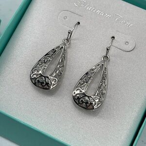 Sears NWT platinum Silver Teardrop Earrings
